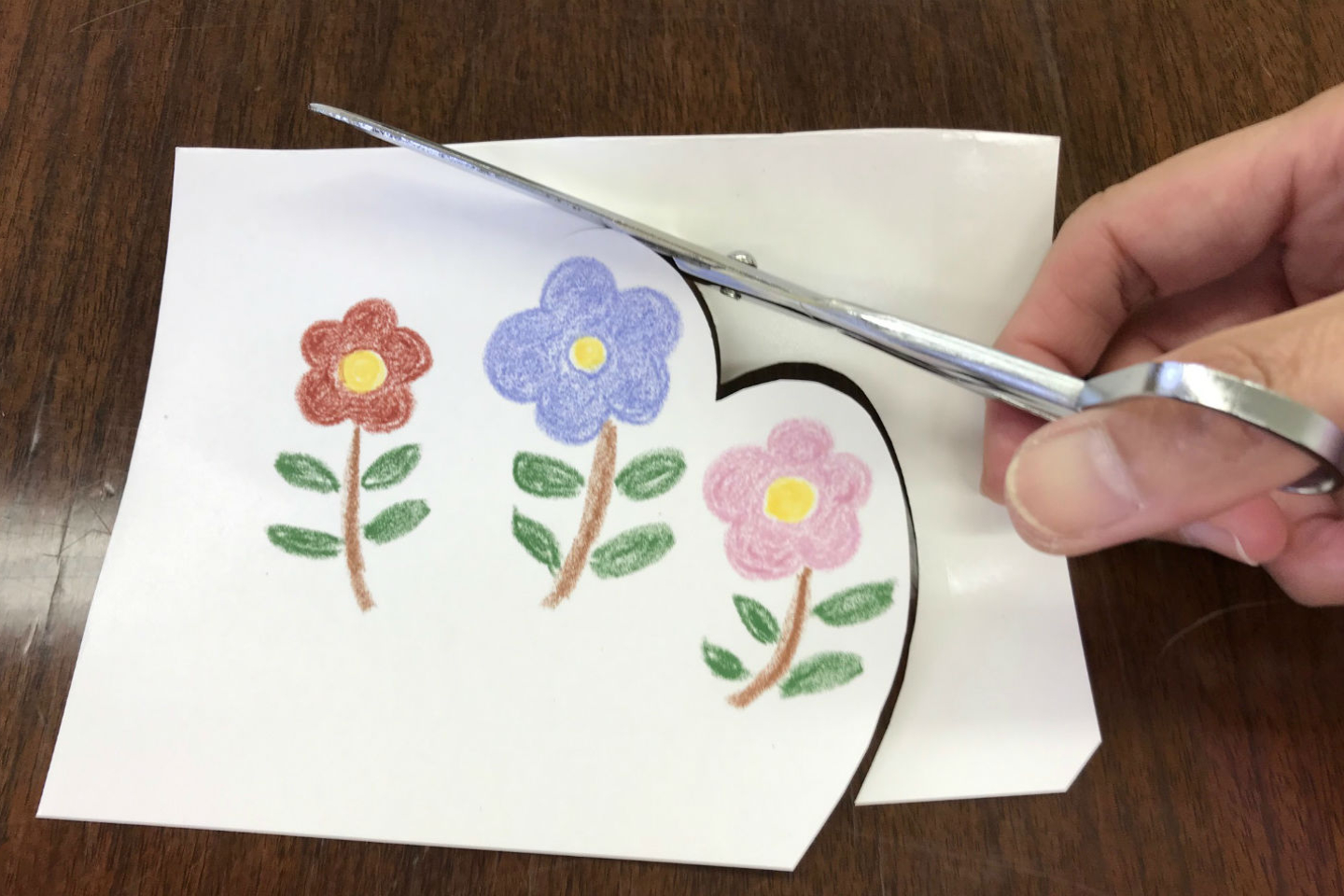 【三重・伊勢志摩・絵付け】自分で描いた柄が食器に！NARUMIボーンチャイナ食器クレパス絵付体験