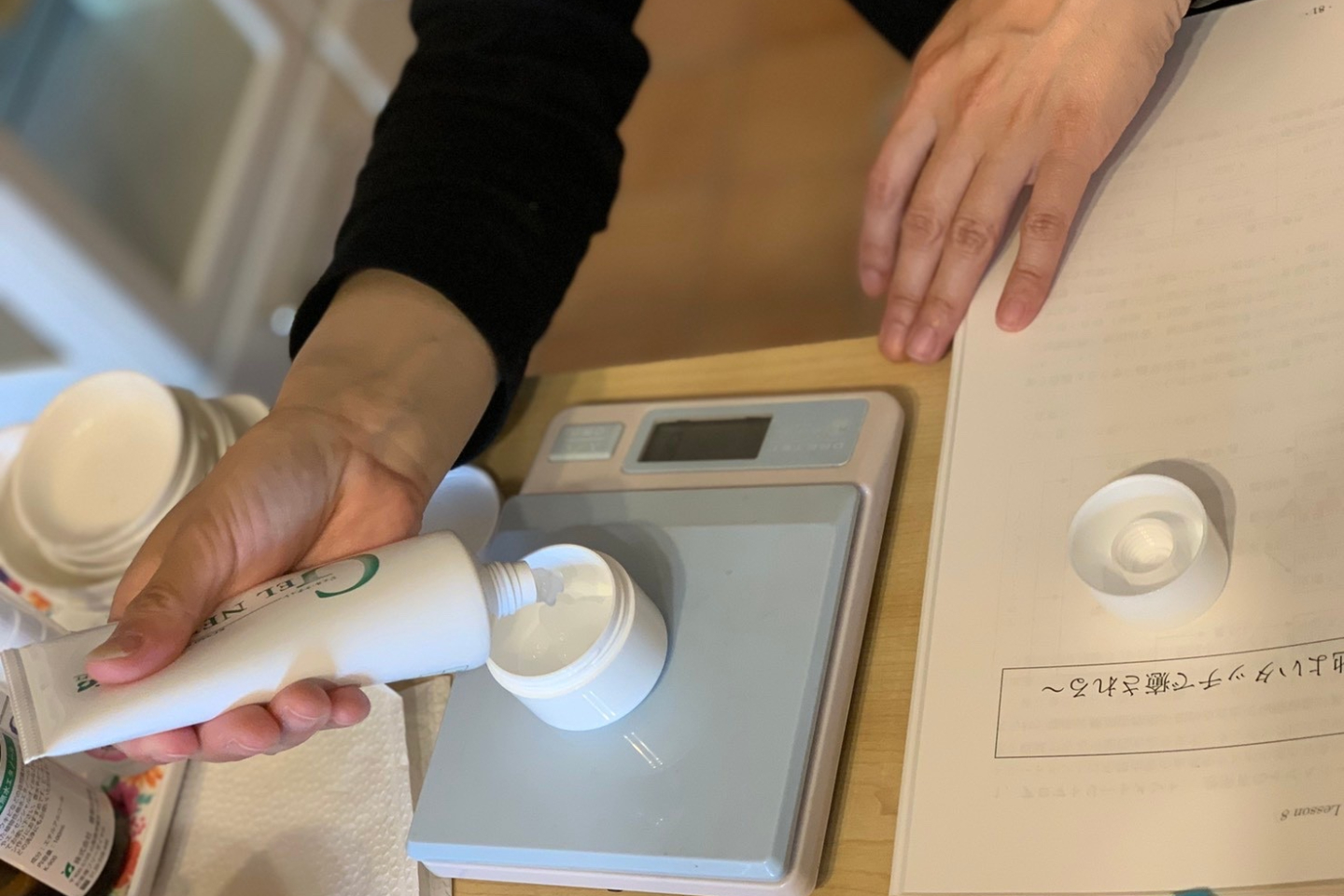 【福岡県・福岡市・手作り化粧品】好きな香りの精油を使ってアロマジェル制作（1個） 写真2