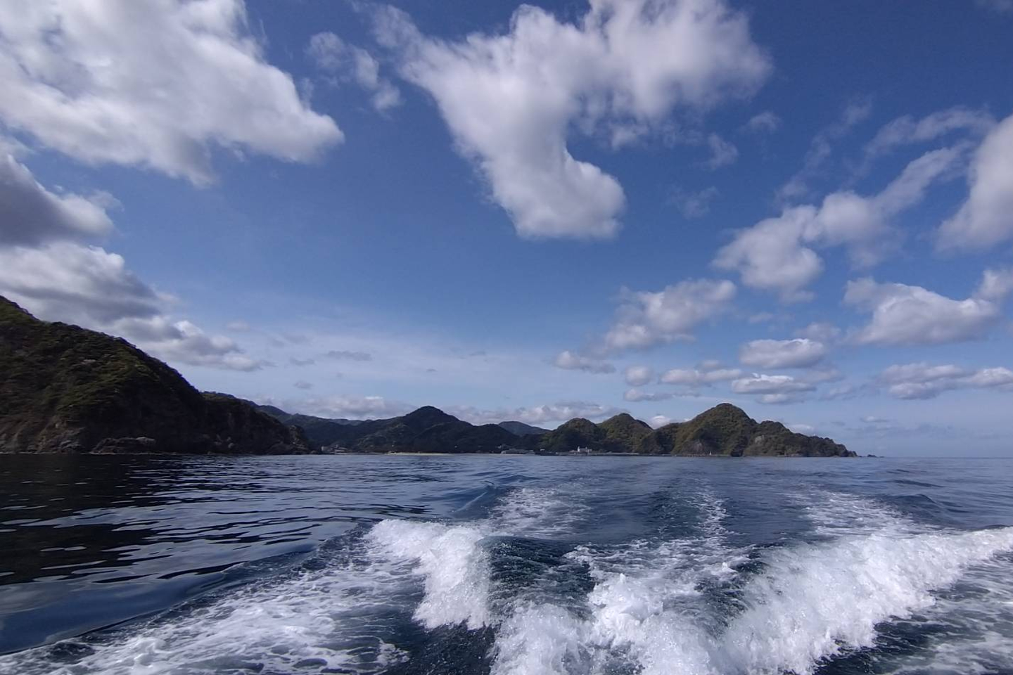 【鳥取・岩美町・グラスボート】透明度抜群！浦富海岸の海をグラスボートで堪能しよう 写真6