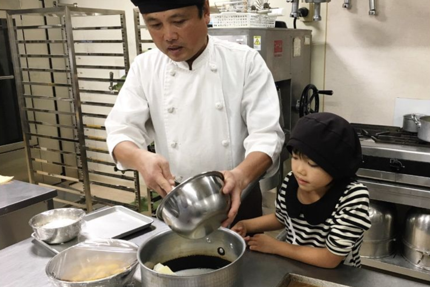 【熊本県・熊本市・お菓子作り教室】採れたての新鮮たまごで「シュークリーム」作り 写真2