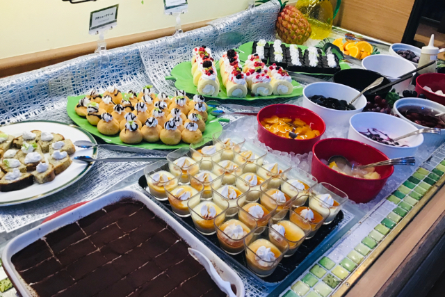 【千葉・海浜幕張・ビュッフェ】目の前で調理する鉄板焼ステーキも食べ放題！ディナーブッフェ 写真5