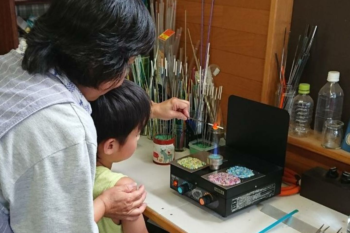 【宮城・涌谷・とんぼ玉体験】 とんぼ玉を作って、アクセサリーにしてみよう！（１個） 写真6