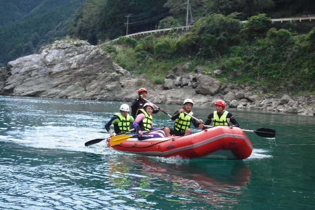 【熊本・八代・ラフティング】八代の清流球磨川でたっぷり遊べるラフティング体験 写真2