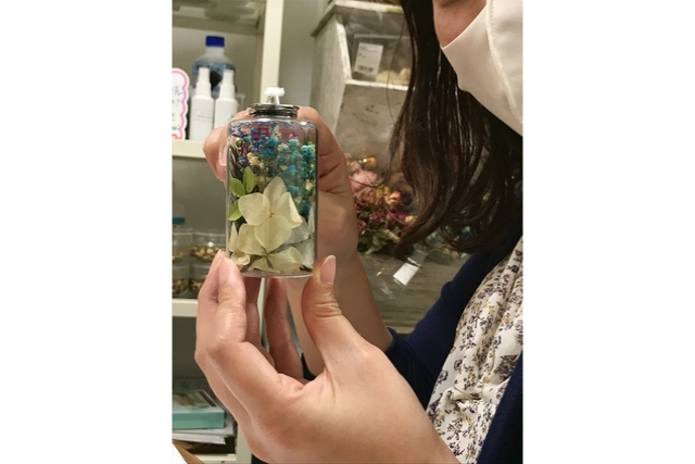 【東京・吉祥寺・ハーバリウム】お花とローソクの柔らかな光。ハーバリウムランプ1個 写真4