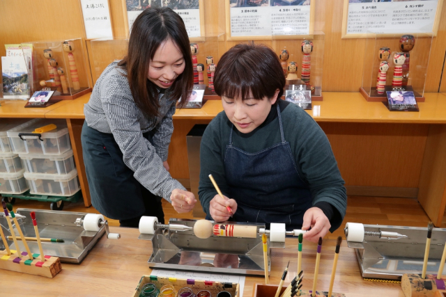 【福島県・福島市・絵付け】郷土玩具「土湯こけし」の絵付けを楽しもう（1個） 写真7