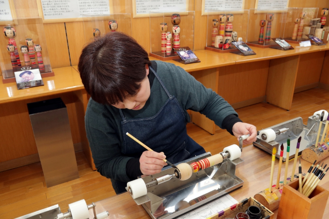 【福島県・福島市・絵付け】郷土玩具「土湯こけし」の絵付けを楽しもう（1個） 写真6
