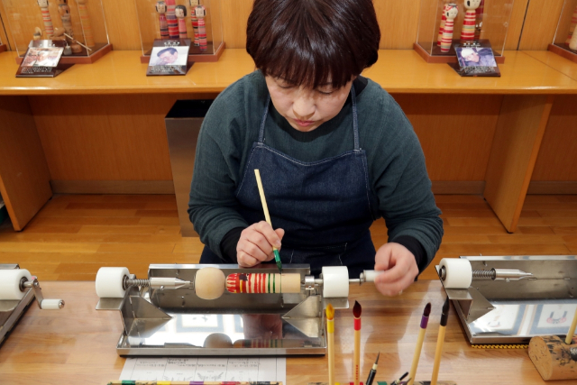 【福島県・福島市・絵付け】郷土玩具「土湯こけし」の絵付けを楽しもう（1個） 写真4