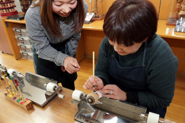 【福島県・福島市・絵付け】郷土玩具「土湯こけし」の絵付けを楽しもう（1個） 写真5