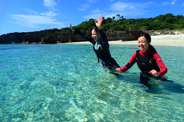【沖縄・宮古島・シュノーケリング】海の生き物を観察！ビーチシュノーケリングツアー 写真4