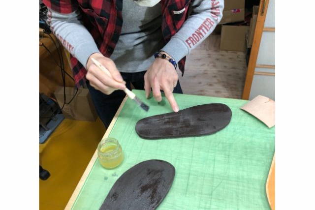 【長野・千曲・レザークラフト】味わいある一足を自分の手で作る！レザーサンダル1足 写真2