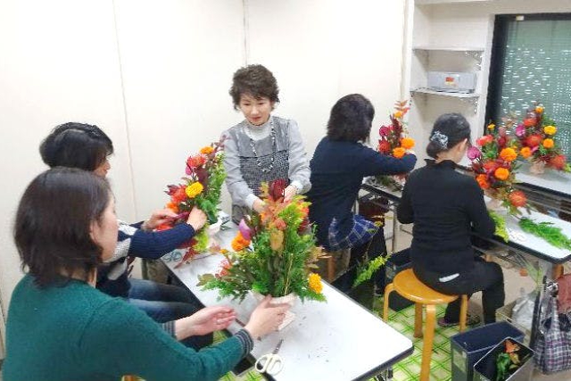 【東京・吉祥寺・フラワーアレンジメント】ドイツ流を学ぼう！生花アレンジメント制作 写真5