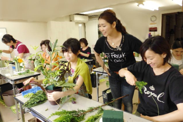 【東京・吉祥寺・フラワーアレンジメント】ドイツ流を学ぼう！生花アレンジメント制作 写真6