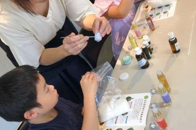 【香川・高松市番町・アロマオイル手作り】精油ブレンディングで自分だけのアロマ香水作り（1個） 写真2