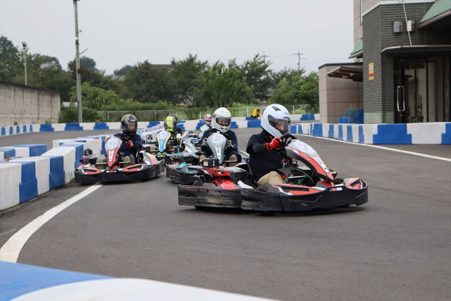 【群馬・前橋・レーシングカート】初心者でも楽しく走行できるお手軽レーサー体験！ 写真8