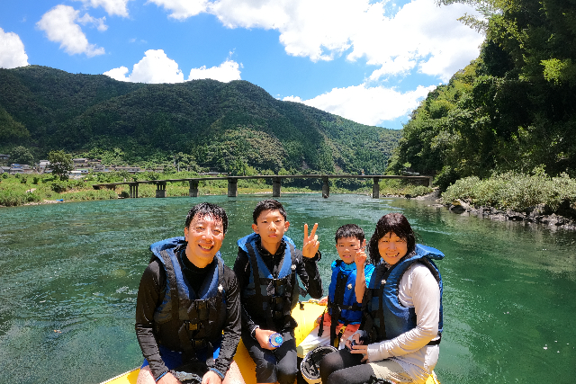 【高知・高岡・ラフティング】1組貸切で安心安全トリップ！仁淀川ラフティング体験 写真6