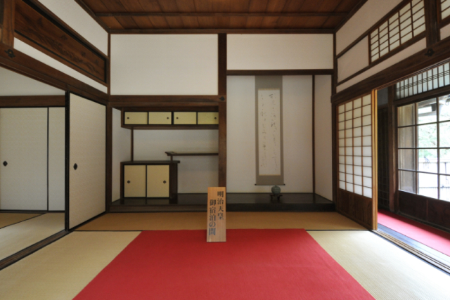 【山口・下関・庭園】風情あふれる日本庭園を眺めながらお抹茶のおもてなしを堪能 写真4