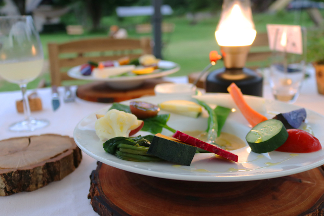 【山梨・北杜・グランピング】大型ベルテントで寛ぐ！BBQ付き贅沢グランピング体験 写真4