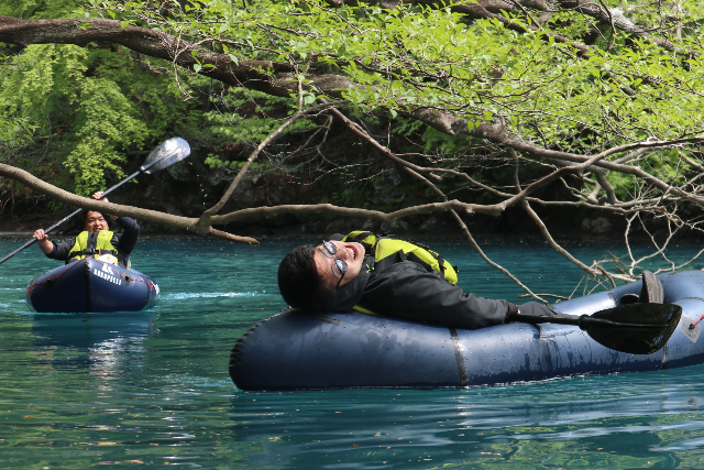 【群馬・中之条・パックラフト】パックラフトに乗り水上散歩体験！四万湖半日ツアー 写真5