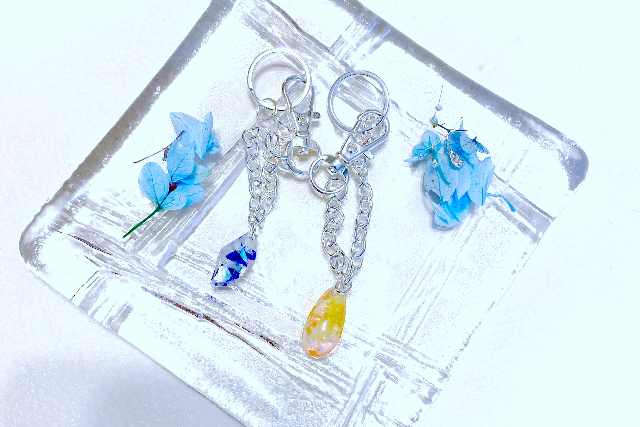 【神奈川・藤沢・手作りペンダント】レジンを使った華やかなペンダントトップ（1個） 写真4