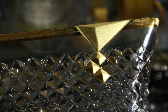 【東京・表参道・日本の伝統文化】器の接着から金撒きまでを体験。金継ぎ体験 写真3