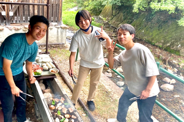 【大分・別府・手ぶらバーベキュー】炭焼きお肉が絶品！川沿いテラスでBBQ体験♪食後には足湯に浸かりながらほっこり一息。 写真7