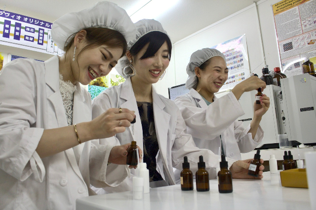 【大分・別府・手作り化粧品】温泉由来の成分たっぷり。オリジナルコスメ作り（1個） 写真4