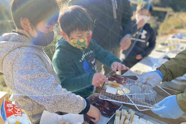 【三重・熊野・燻製器づくり】世界に1つしかない木製燻製器を手作り！熊野杉で燻製器作り＆燻し体験 写真7