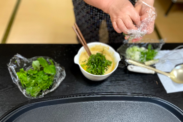 【群馬・上野村・田舎料理教室】名物女将が教える地元食材を使ったおやき作り体験！夕食には猪豚鍋付きの宿泊プラン 写真2