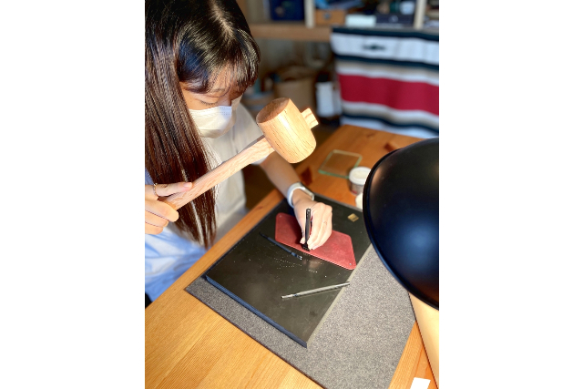 【長崎・川棚・レザークラフト】お子様も初心者も気軽に体験！海外の本格レザーで三角コインケース作り《各回1組限定》 写真7