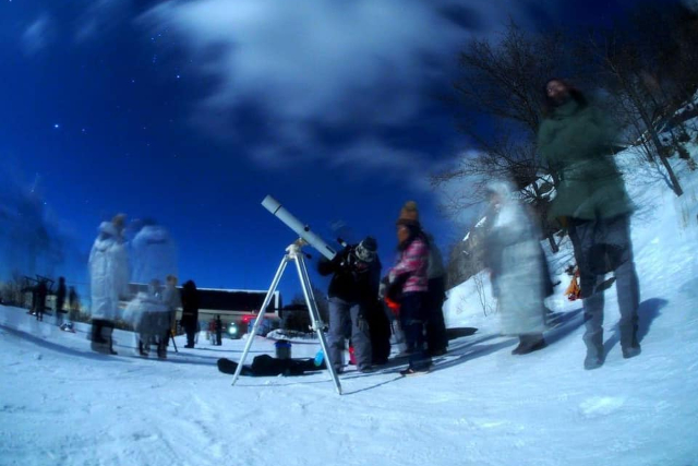 【山梨・北杜・天体観測】標高1,900mの山頂で星空観察（雪の天空テラス） 写真3