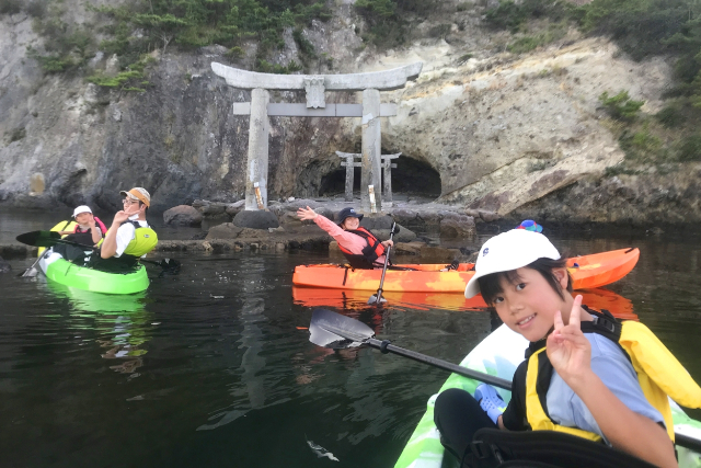 【長崎・川棚・シーカヤック】岩のトンネルをくぐる非日常を体験！冒険コース（約80分） 写真6