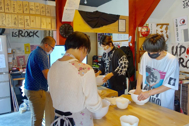 【東京・浅草・手作りうどん】プロが伝授！初心者OKの本格うどん打ち体験 写真7
