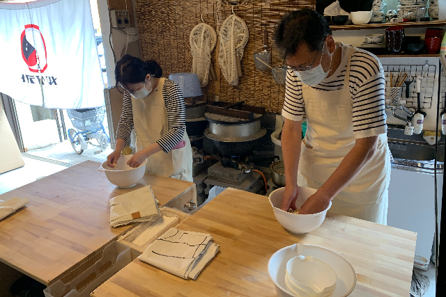 【東京・浅草・手作りうどん】プロが伝授！初心者OKの本格うどん打ち体験 写真8