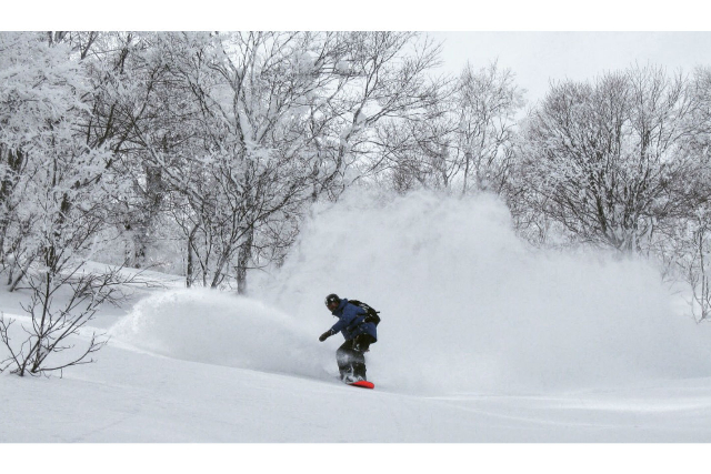 【長野・飯山・バックカントリースキー】気軽に楽しめる！斑尾山半日バックカントリツアー 写真4