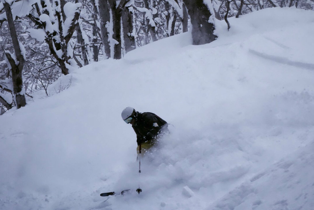 【長野・飯山・バックカントリースキー】時間たっぷり！斑尾山1日バックカントリツアー 写真4