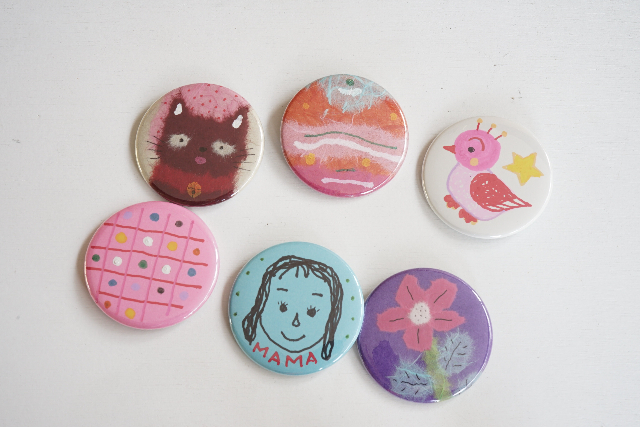 現地観光プラン レジャーチケット 定期観光バス 埼玉 嵐山 手作り雑貨 小川和紙のちぎり絵でおしゃれにデザイン 缶バッジ2個