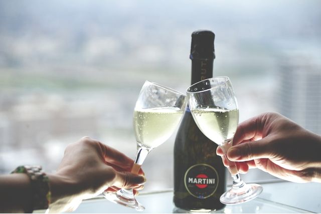 【デートや友人との二次会にオススメ!】空中庭園でおトクにスパークリングワイン♪ペア入場券セットプラン 【デートや友人との二次会にオススメ!】空中庭園でおトクにスパークリングワイン♪ペア入場券セットプラン