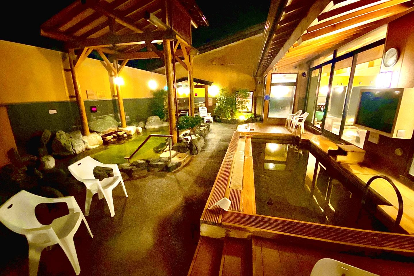 【土日祝限定 最大5%OFF!】「極楽湯 金沢野々市店」入浴+タオルセットチケット※タオルセットは大人のみ 【土日祝限定 最大5%OFF!】「極楽湯 金沢野々市店」入浴+タオルセットチケット※タオルセットは大人のみ