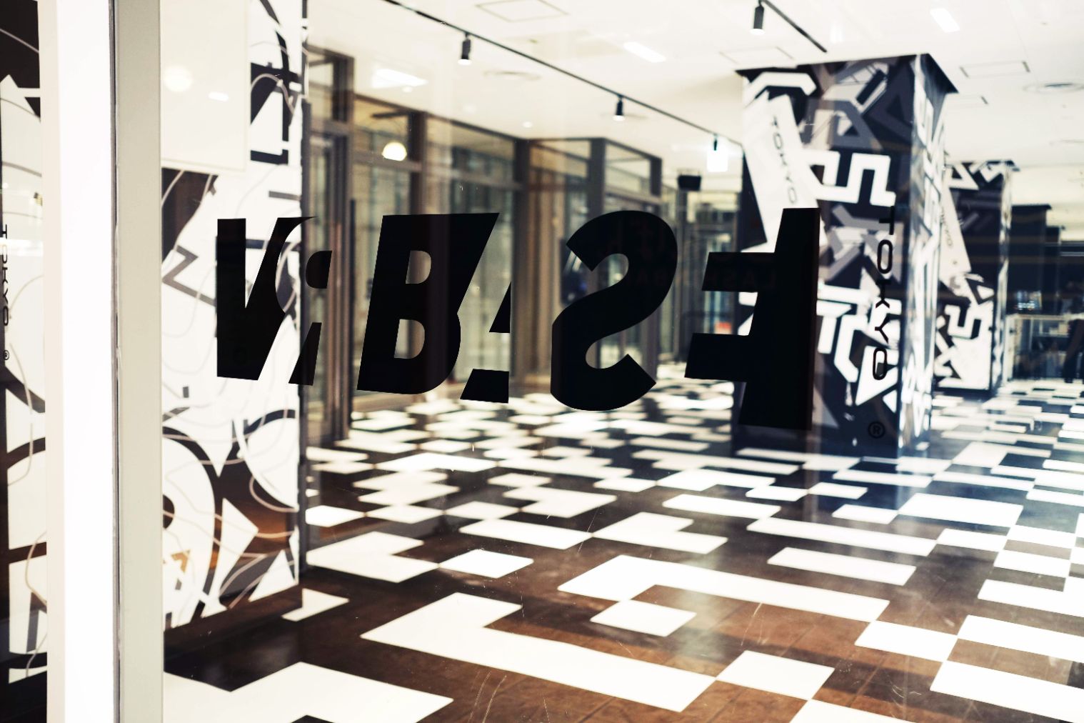 VR BASE TOKYO福岡店 青鬼VR1playチケット VR BASE TOKYO福岡店 青鬼VR1playチケット
